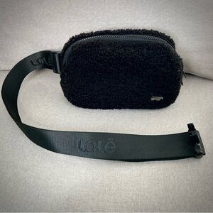 Lole Sherpa Fleece Crossbody Bag Black Cozy Athleisure Belt Bag Fanny Pack